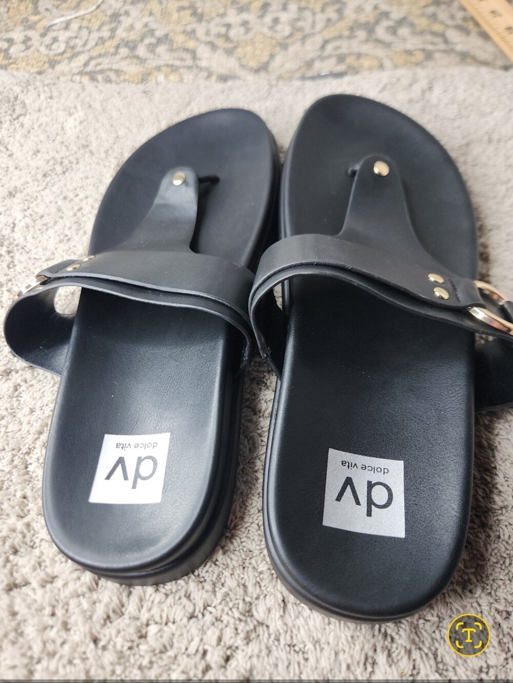 DV Dolce Vita Ulani Womens Footbed Black Thong Sandals Gold Buckle Size 10